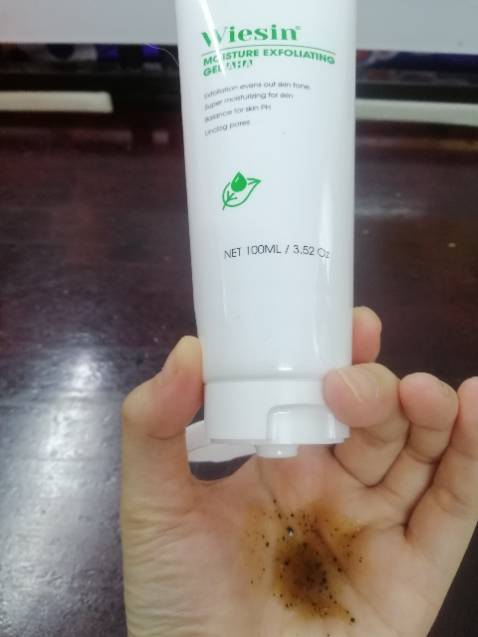 tẩy tế bào chết của wiesin có hạt cafe, dùng xong thấy da chết ra nhiều, da mặt sáng lên thấy rõ