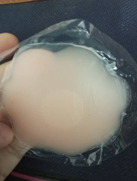 Tui tưởng miếng dán hình tròn, giao miếng dán hình bông hoa. Mặc áo dán sát người thấy khá rõ cảm giác kì quái thiệt sự. Nhưng dùng vs áo dày một chút okie~ Tui tưởng miếng dán hình tròn, giao miếng dán hình bông hoa. Mặc áo dán sát người thấy khá rõ cảm giác kì quái thiệt sự. Nhưng dùng vs áo dày một chút okie~