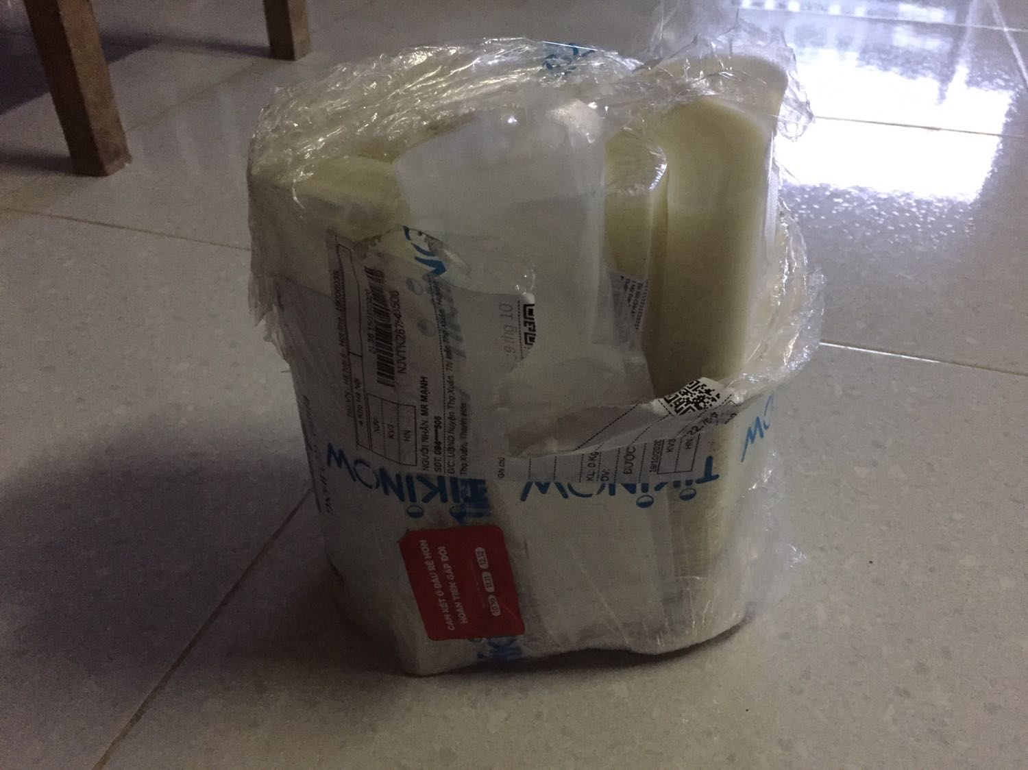 Sản phẩm 1 mặt trơn, nhưng khi gửi lại là 2 mặt trơn, không đúng với hình ảnh quảng cáo