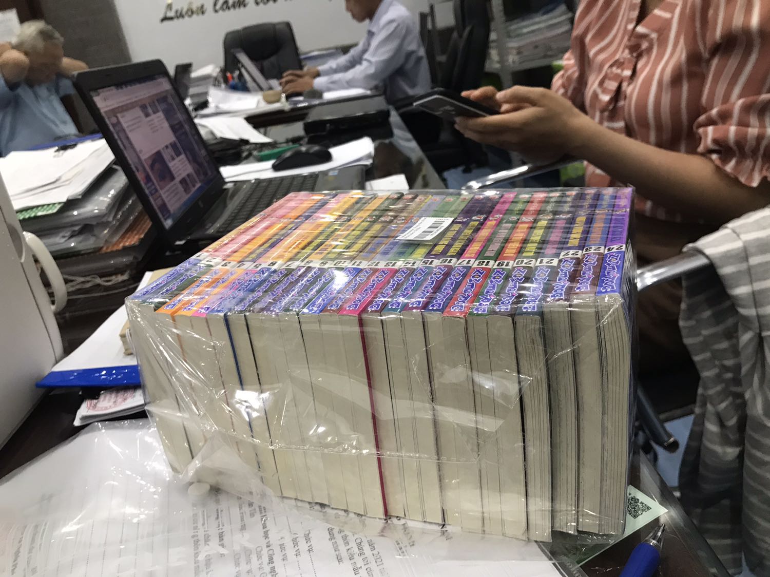 Sản phẩm giống như đã bị mở ra trước khi giao. Tôi rất không hài lòng về việc này. Nếu sản phẩm có giá trị cao thì sẽ bị đánh tráo hay trộm mất. Đã mua tại tiki nhiều lần mà sao lần giáp hàng này tệ quá