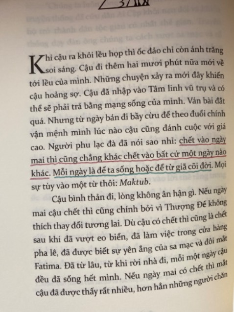 Thật sự quá hay, quá xuất sắc! Bìa mới cũng rất đẹp nữa, chất lượng giấy tốt, tranh đẹp, thật sự mình rất thích thiết kế bìa và tranh luôn, đúng tinh thần tác phẩm.

Biết ơn vì có duyên đọc được quyển sách này trong đời. Giờ thì mình hiểu tại sao Nhà Giả kim lại bán chạy như vậy. Đây là cuốn sách mình đọc xong nhanh nhất từ trước đến giờ, và chắc chắn sẽ đọc lại lần 2, lần 3,...

Với một người trẻ thì những triết lý, bài học trong sách như một kim chỉ nam, một dấu hiệu trên hành trình phát triển và theo đuổi ước mơ. Chúc cho tất cả chúc ta đều tìm được kho báu của riêng mình. Maktub^^