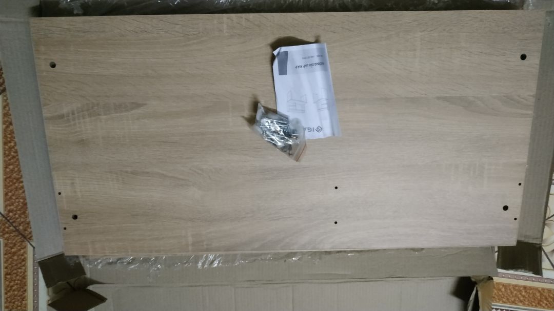 Hàng đóng gói cẩn thận, lắp xong rất chắc chắn, mặt gỗ gia công khá tốt. Vượt ngoài mong đợi so với giá thành. Recomment sản phẩm này Hàng đóng gói cẩn thận, lắp xong rất chắc chắn, mặt gỗ gia công khá tốt. Vượt ngoài mong đợi so với giá thành. Recomment sản phẩm này