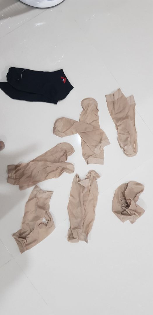 Tôi nhận dc hàng là 12 chiếc tất da và 2 chiếc vớ đen chứ ko phải 20 chiếc tất da