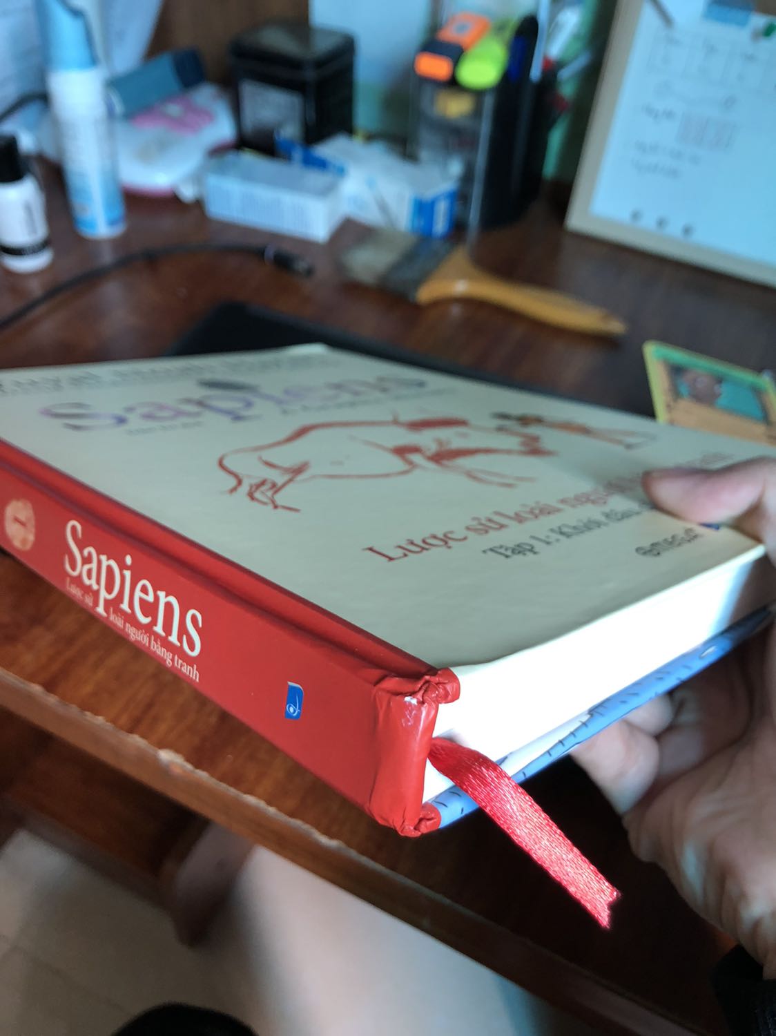 Sản phẩm đẹp, mua được lúc sale lớn nên khá vui, chỉ tiếc duy nhất khâu vận chuyển của Tiki làm mình rất ngại đặt những cuốn bìa cứng đẹp như thế này! Vận chuyển xa móp, méo góc hết cả!