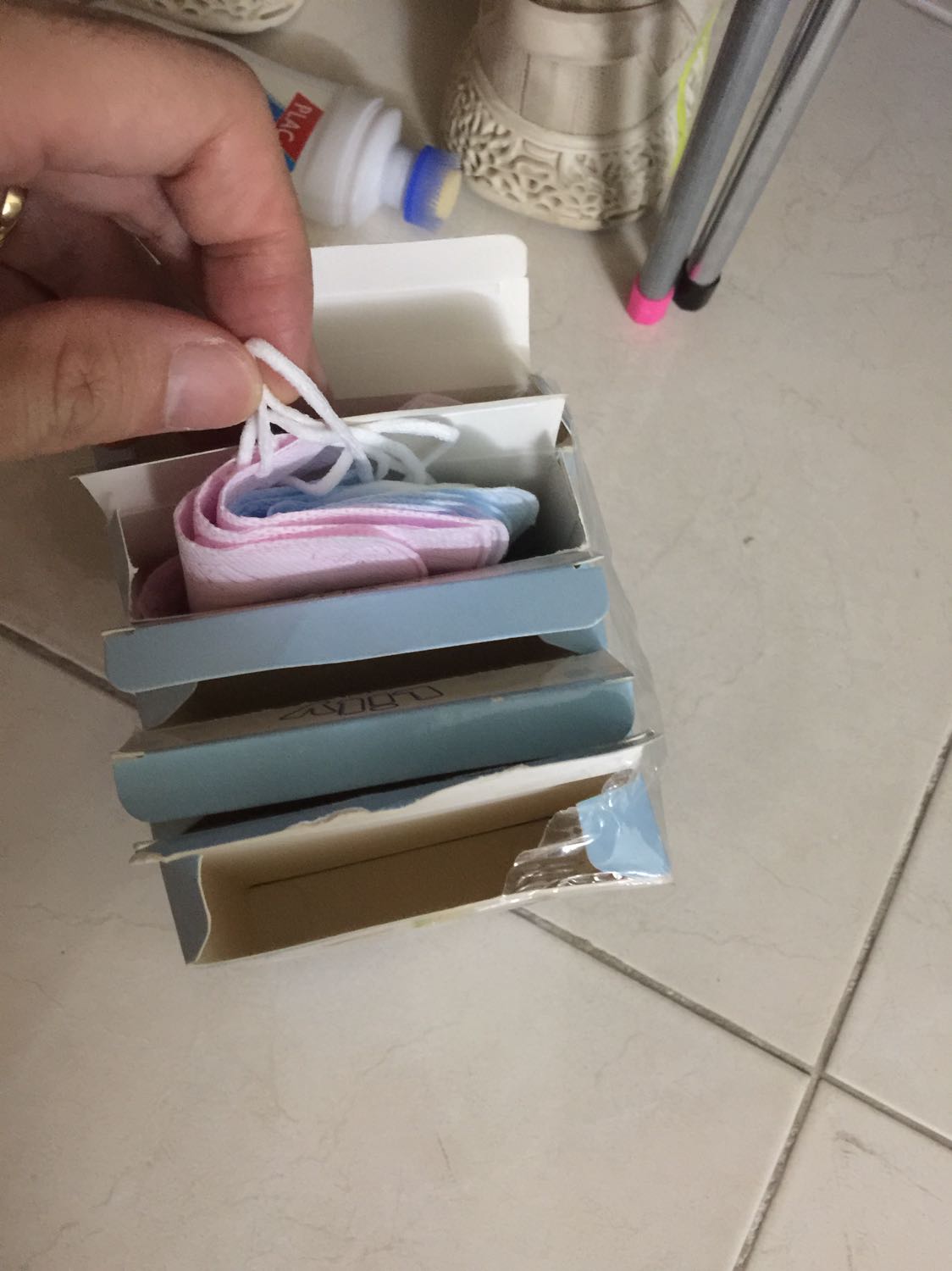 Khẩu trang tốt, dùng rất vừa với bé. Bé dùng ko thấy khó chịu, ko tháo khẩu trang. Dùng hết mua tiếp nha