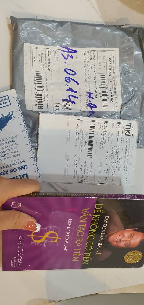 TÔI ĐÃ ĐẶT 2 CUỐN SÁCH DCLG1,  NHƯNG NHÀ SÁCH CHỈ XÁC NHẬN GIAO CÓ 1 CUỐN, TÔI YÊU CẦU KIÊM TRA LẠI BÊN BỘ PHẬN XUẤT SÁCH CÓ BỎ SÓT CHỈ 1 CUỐN THÌ SHIP TRẢ ĐỦ HÀNG CHO TÔI. LÀM ĂN LÂU DÀI CẦN UY TÍN.MONG BÊN BÁN HỒI ÂM SỚM, ĐỪNG ĐỂ SỰ VIỆC NÀY TÁI PHẠM VỚI KHÁCH KHÁC NỮA! HUHU