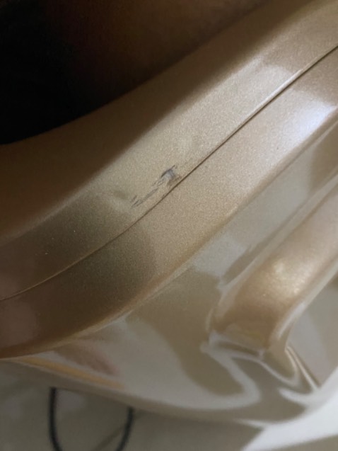 Máy bị trầy rồi shop ơi, đổi cái khác giùm mình với