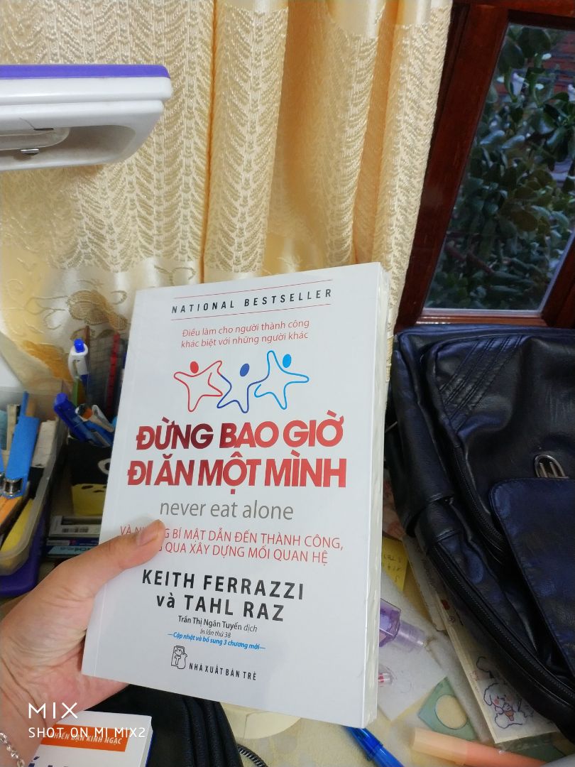 Có lẽ đây là quyển mà mình thất nhất trong số quyển sách mình đặt ở đơn hàng này. Vì vậy cho tiki 5 sao vì lý do quan trọng nhất là sách đẹp, còn nguyên seal và giá rẻ hơn so với nhiều nơi khác. ngoài ra mình còn k lo nhận phải sách giả và tgian giao hàng nhanh dã man trong tgian dịch bệnh như thế này?