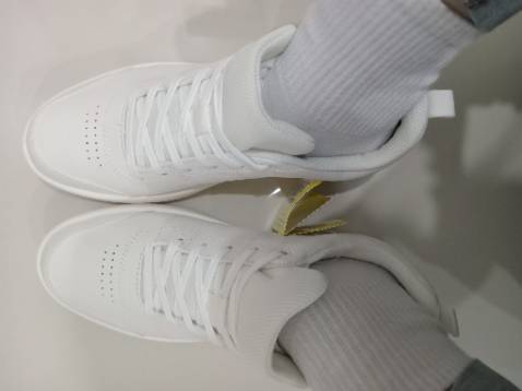 Giao hàng nhanh, đóng gói cẩn thận. Giày đi êm, đơn giản mà đẹp.