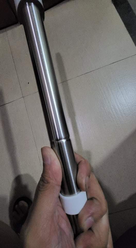 Cảm nhận thì cây nhìn ok và hài lòng , có tặng thêm miếng giẻ lau , chỉ có không hài lòng đó là gói đơn hàng không có miếng xốp hay miếng giấy nào chêm vào và cái cây có móp nhẹ tí như hình thứ 2