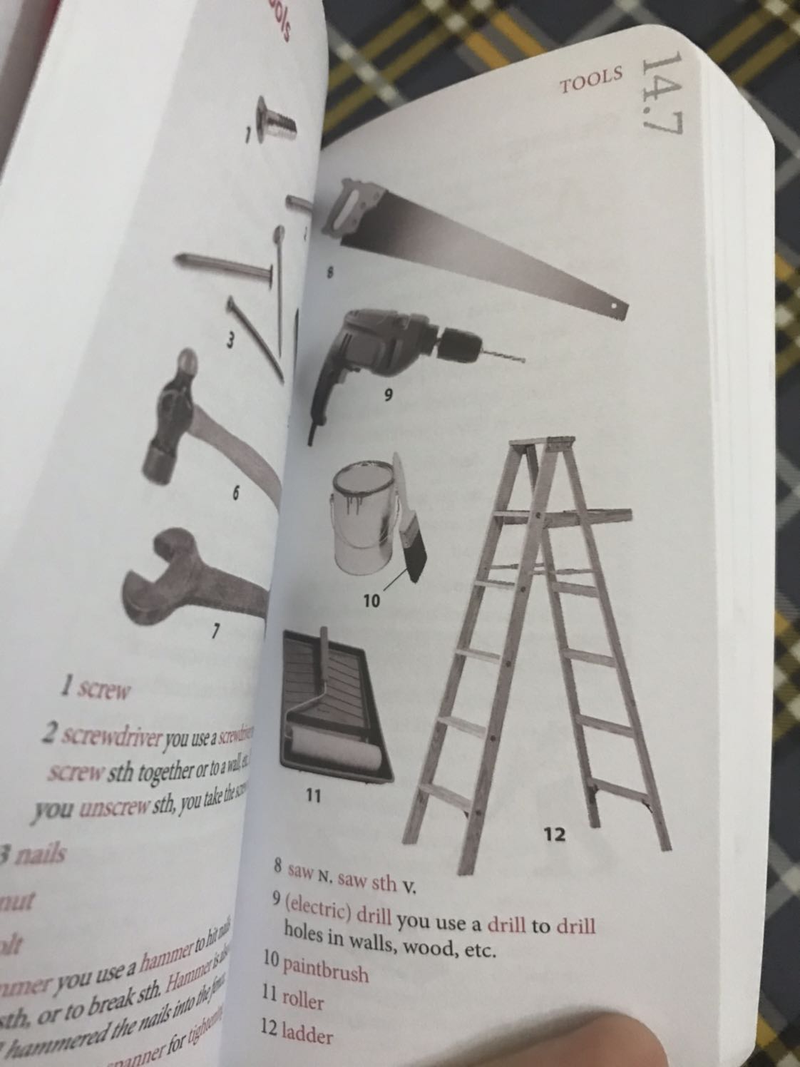 Tiki giao hàng nhanh. Đóng gói cẩn thận nữa. Sách còn mới. Thích hợp cho bạn nào muốn nâng cao trình độ tiếng anh. Cầm sách nhỏ gọn trong tay thấy thích lắm. Phù hợp cho các bạn học sinh bỏ trong cặp đi học. Ngoài ra từ điển còn trang bị cho mình một bảng đỏ che chữ để tiện ôn lại. Từ điển oxford trang bị đầy đủ k có gì để chê hết nữa.