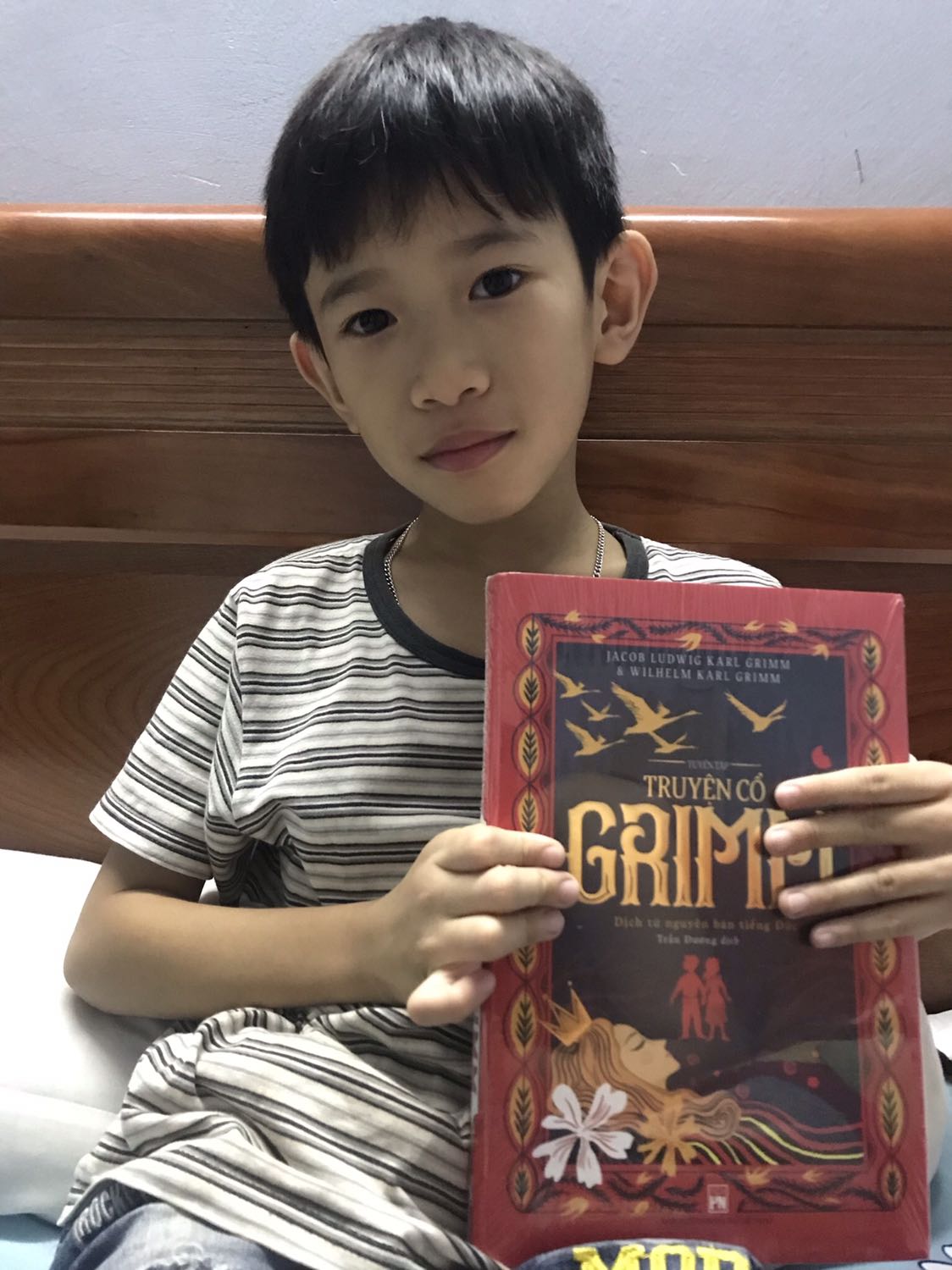 Ngày nhỏ mơ ước mua được cuốn truyện cổ Grim để đọc. Nay có con rồi vẫn luôn mới có cơ hội hiện thực hoá ước mơ đó. Tks tiki