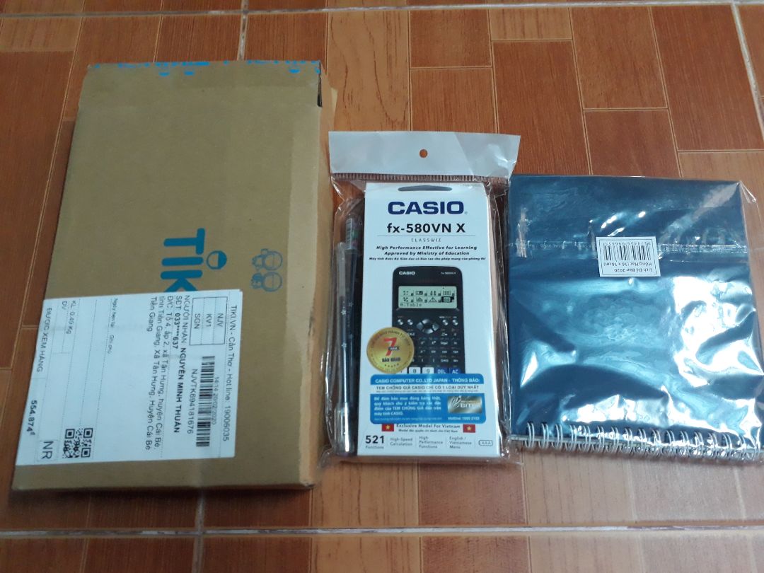 Cảm ơn tiki ạ! Máy đẹp và đầy đủ các chức năng, có phiếu bảo hành đầy đủ luôn. Còn được tặng thêm 2 cây bút và cuốn lịch để bàn siêu dễ thương^^