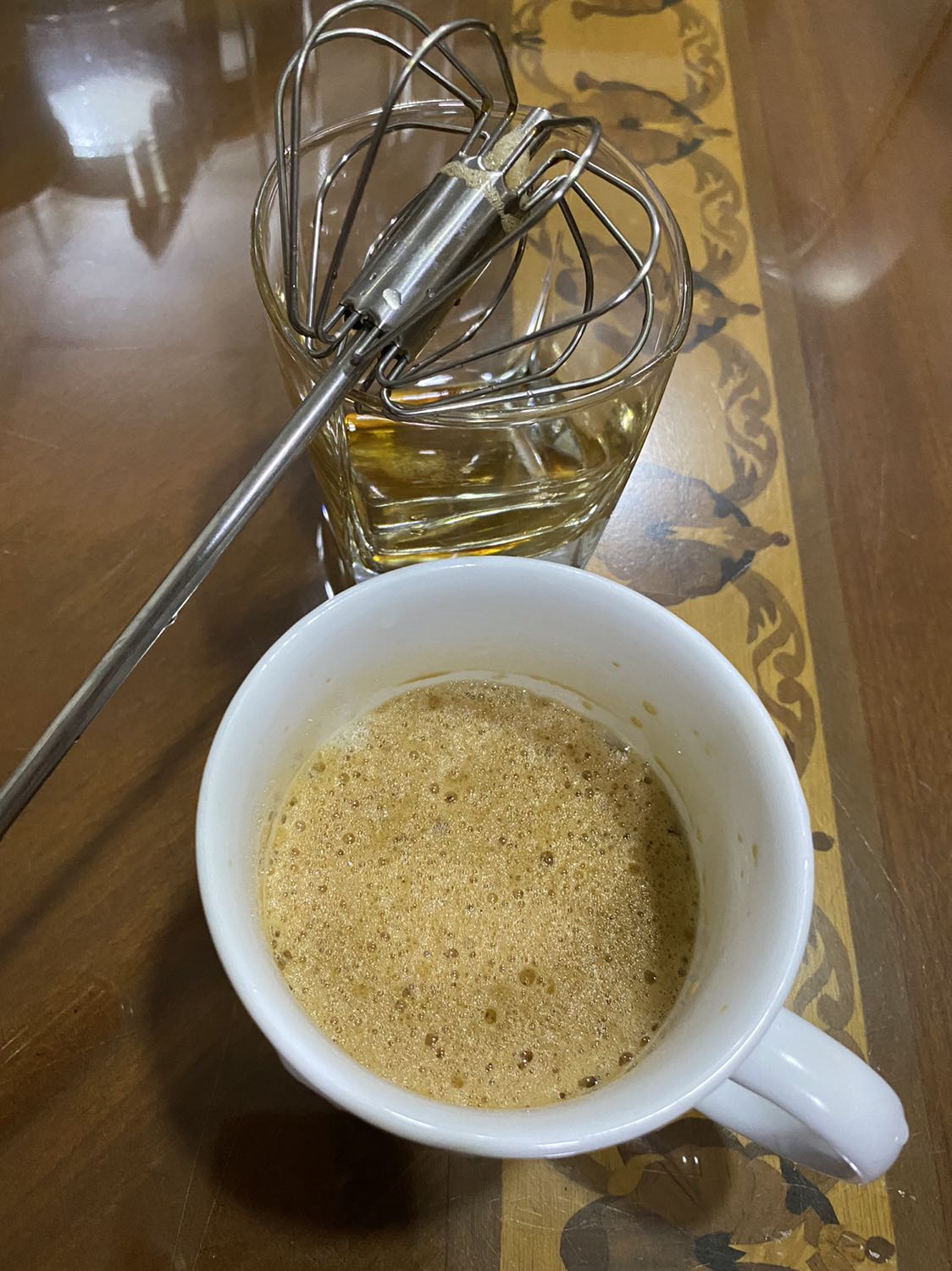 Sản phẩm inox chất lượng cao, tay nhấn nhẹ nhưng quay rất mạnh, cà phê tạo bọt nhiều. 
Đã sử dụng nhiều ngày vẫn tốt. Trong chuôi cầm có lò xo nên cần hạn chế để nước chảy ngược vào.