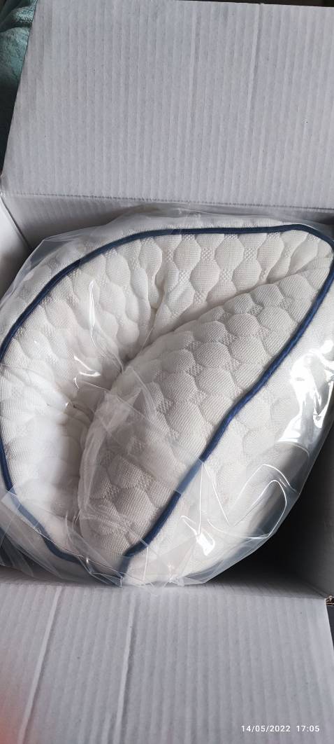 Gối dùng rất thoải mái. Nhìn đẹp, size này rất lớn và dày nên ai thích kê cao thì ok. Gối dùng 1 thời gian thấy ổn, thoáng không nóng đầu