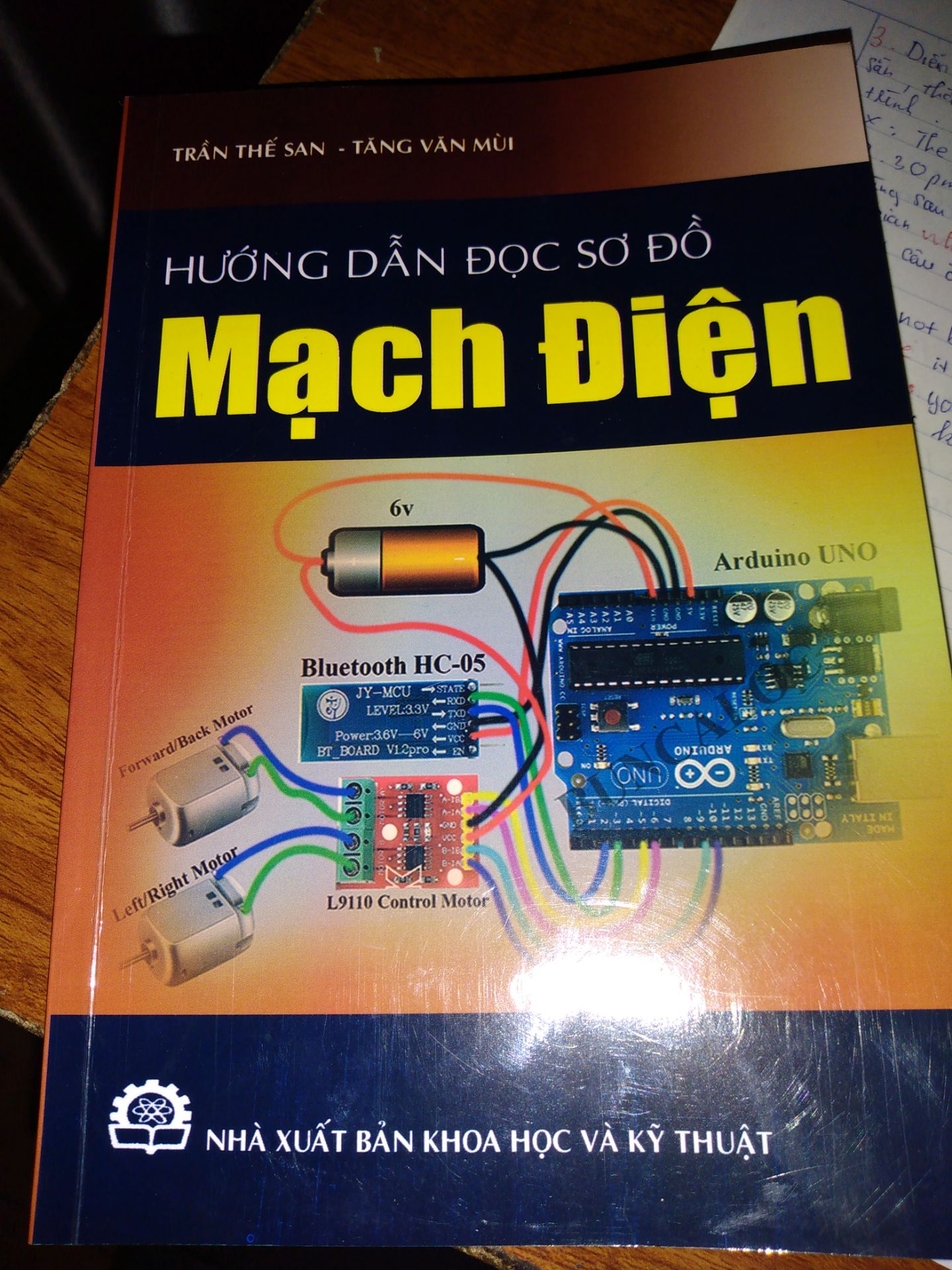 sách in khá đẹp, rõ chữ, hình minh họa dễ nhìn, phù hợp với những người mới bắt đầu.