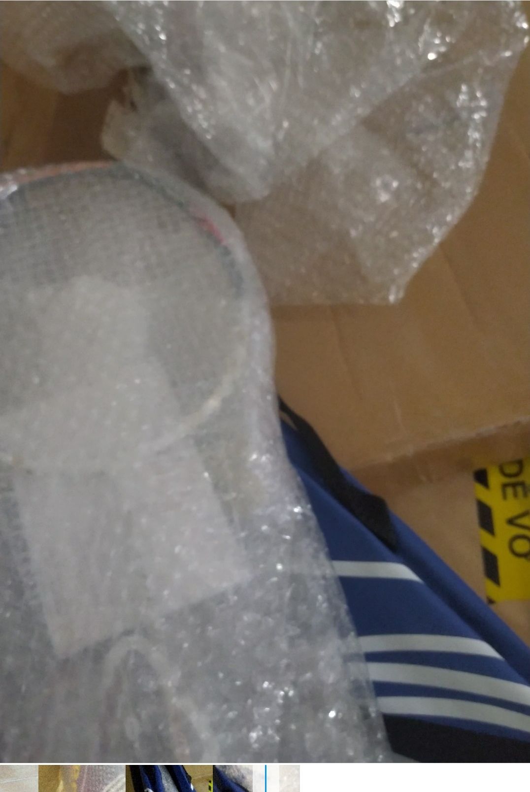 Sản phẩm thì tương ứng với giá tiền, tư vấn nhiệt tình gói hàng thì cực kì cẩn thận!