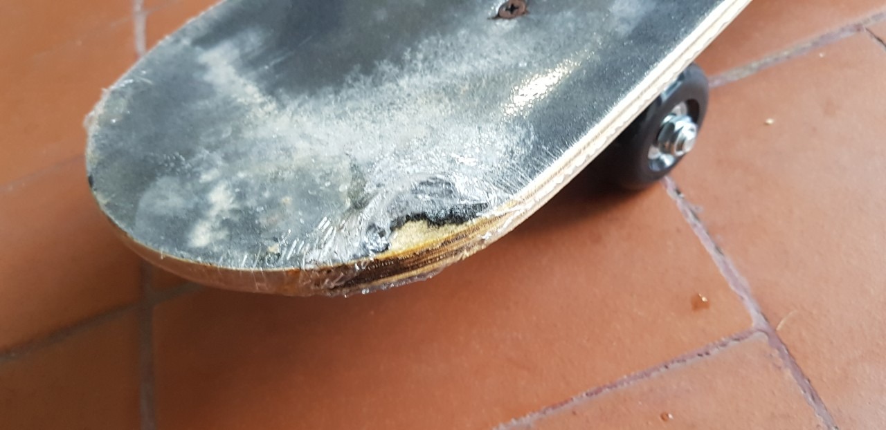 Shop Đại Nam Sport giao hàng cũ, mốc trắng.
Mặt chống nhám bị bong tróc ngay khi chạm vào.
Đang chờ Tiki xử lý đổi trả. (Nhân viên Tiki rất nhiệt tình, đánh giá cao!)