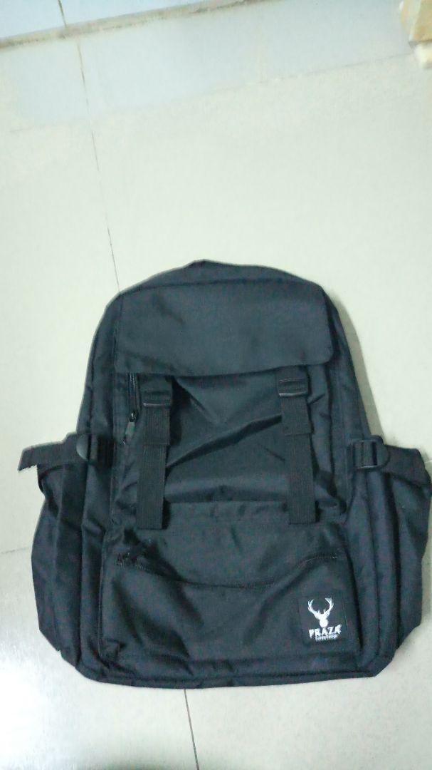 Tôi luôn tin tưởng nhãn hiệu Praza. Đây là sản phẩm thứ 2 tôi mua của praza. Cặp rất đẹp. Dịch vụ giao hàng của Tiki rất tốt. Tôi vừa order hôm trước hôm sau có hàng liền. Cặp rất đẹp. đựng được laptop 15.6 inch và thiết kế rất hiện đại. Tôi Mong Praza và Tiki sẽ cùng giữ vững chất lượng này.