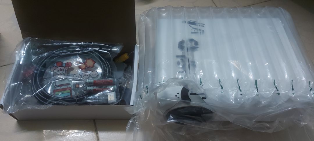 giao hàng nhanh, đóng gói cẩn thận, hài lòng vs sản phẩm
ko có hdsd bằng tiếng việt, mở lên sốc nhẹ khi toàn tiếng thái và hình ảnh mờ câm, giao diện ko như shop và các bạn khác review... tưởng đã mất tiền mà ko đc j r đó, haizzzz
dành ít nhất 3h tự mò và nhờ sự trợ giúp từ anh kĩ sư điện, mình mới sử dụng được, khoảng cách là điều quan trọng, vì 2 len điều chỉnh khá dễ, sau đó để xa đến khi nào rõ nhất thì thôi. với mình là khoảng 1m8
sản phẩm tốt trong tầm giá