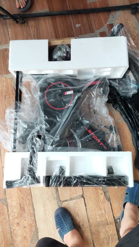 Xe êm ,giao nhanh,nhưng nứt ở 2 bên ốp nhựa của bánh,tạm chấp nhận được