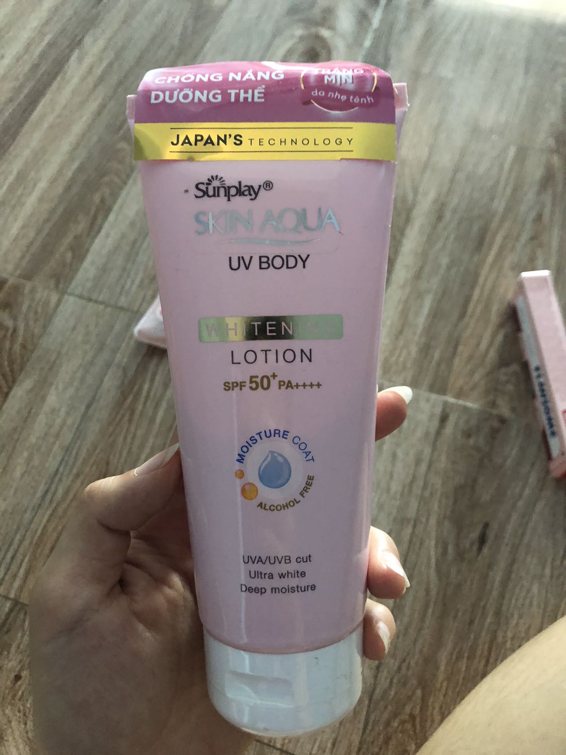 Mình dùng sản phẩm này cũng lâu rồi, rất ổn. Tiếp tục ủng hộ. Đợt này khuyến mãi và đx tặng son