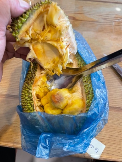 Hàng quá chất lượng cứ tham khảo Fpt shop mà mua thì cứ tiki chắc chắn hàng chính hãng