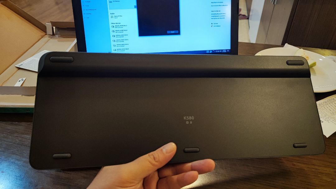 giao thiếu hàng, bàn phím bluetooth nhưng ko có usb receiver. Như vậy. hàng này không còn nguyên seal và đã bị bóc ra, và usb đã ko còn trong box. Đề nghị đổi lại hàng mới. Mất thời gian quá, cám ơn. giao thiếu hàng, bàn phím bluetooth nhưng ko có usb receiver. Như vậy. hàng này không còn nguyên seal và đã bị bóc ra, và usb đã ko còn trong box. Đề nghị đổi lại hàng mới. Mất thời gian quá, cám ơn.