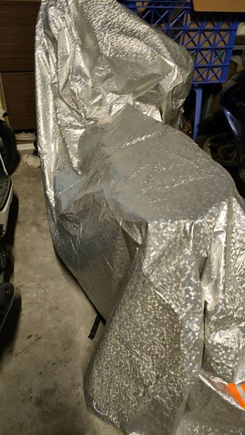 Hàng giao rraast là đúng vơi ảnh nhé . Đẹp lắm . Sẽ ủng hộ thẻm nữa
Sản phẩm đẹp như trên ảnh, đóng gói sản phẩm tốt, shop phục vụ tốt, rất đáng tiền
MÀu phản quang nên cũng không làm nóng xe, để ngoài trời ổn, hay là do mùa đông nên cũng ko vấn đề mấy nhỉ?? vấn đề trước mắt như thế là thấy ok rồi, đợi thgian xem sao nữa sẽ có phản hồi cho quý vị nha! hahaaaaaaaa