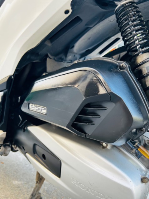 Sản phẩm tốt, dung dịch xịt không màu như 1 dạng keo phủ, làm mới các phần nhựa màu đen, nhựa nhám. Rất ổn.