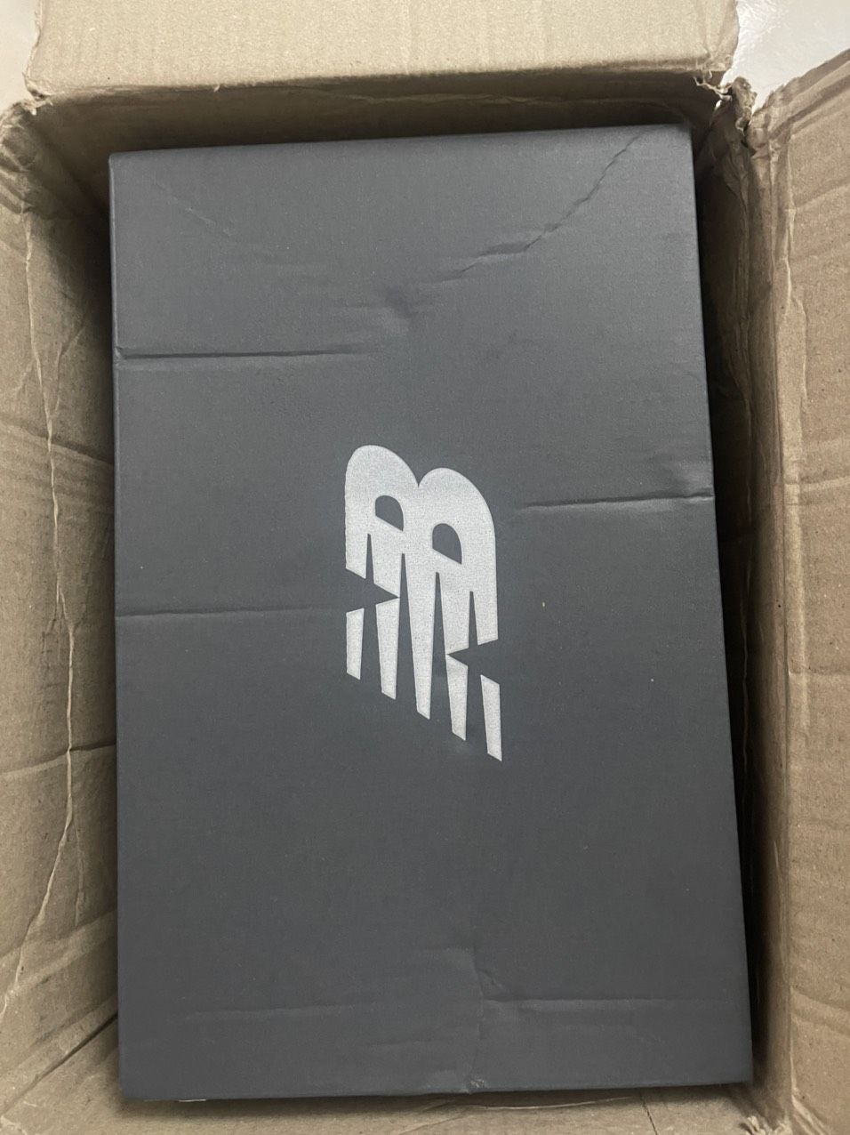 shop giao hàng nhanh chóng, sản phẩm đến tay vẫn còn nguyên vẹn giá hợp lí nên mua