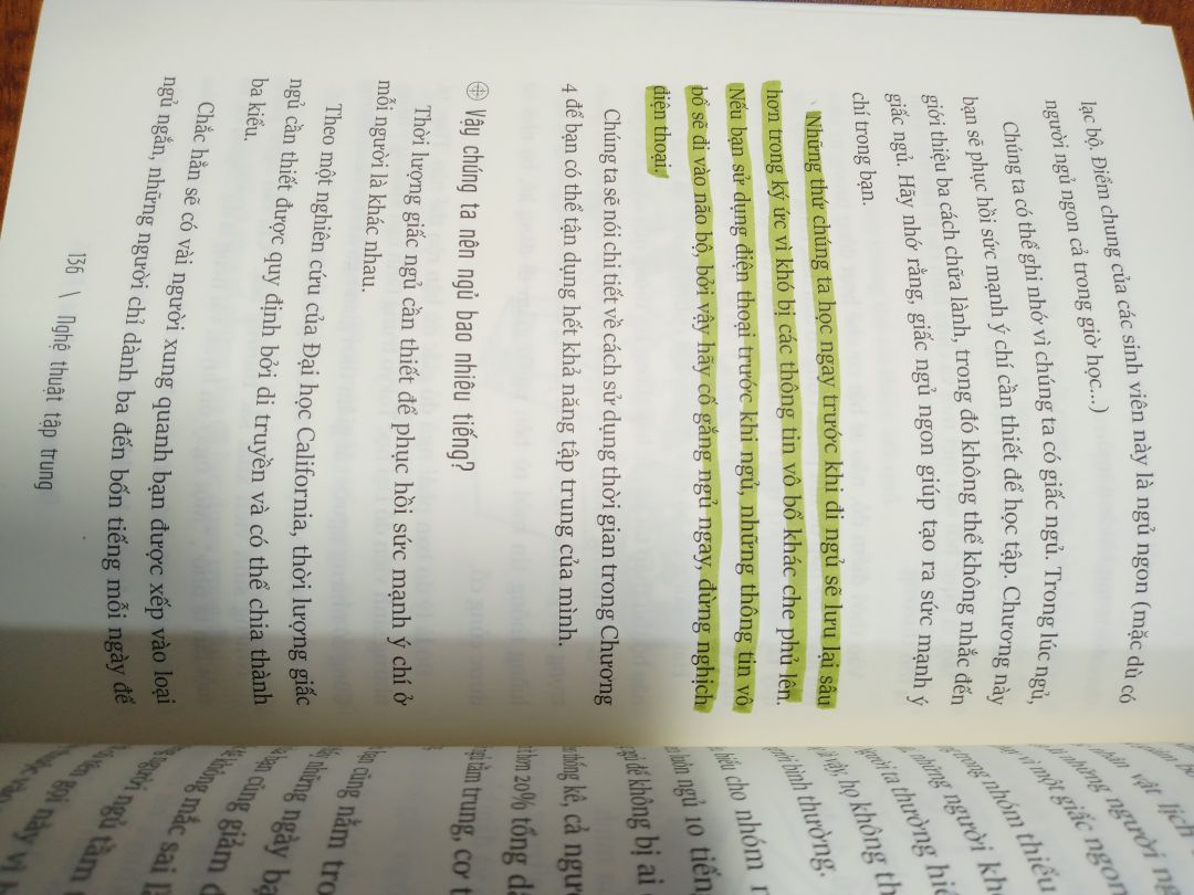 mk đang gặp vđ mất tập trung trong học tập, ngồi học mấy tiếng đồng hồ mãi không xong btvn thì thôi, trái lại còn mệt , buồn ngủ vô cùng. Đọc được cuốn này như nắng hạn gặp mưa, ánh sáng của chân lý chói qua tim vậy. mk hiểu hơn về tầm quan trọng của những việc mk đang bỏ qua. cảm ơn tác giả,nxb rất nhiều. chất lượng dịch vụ của tiki thì k có gì để chê