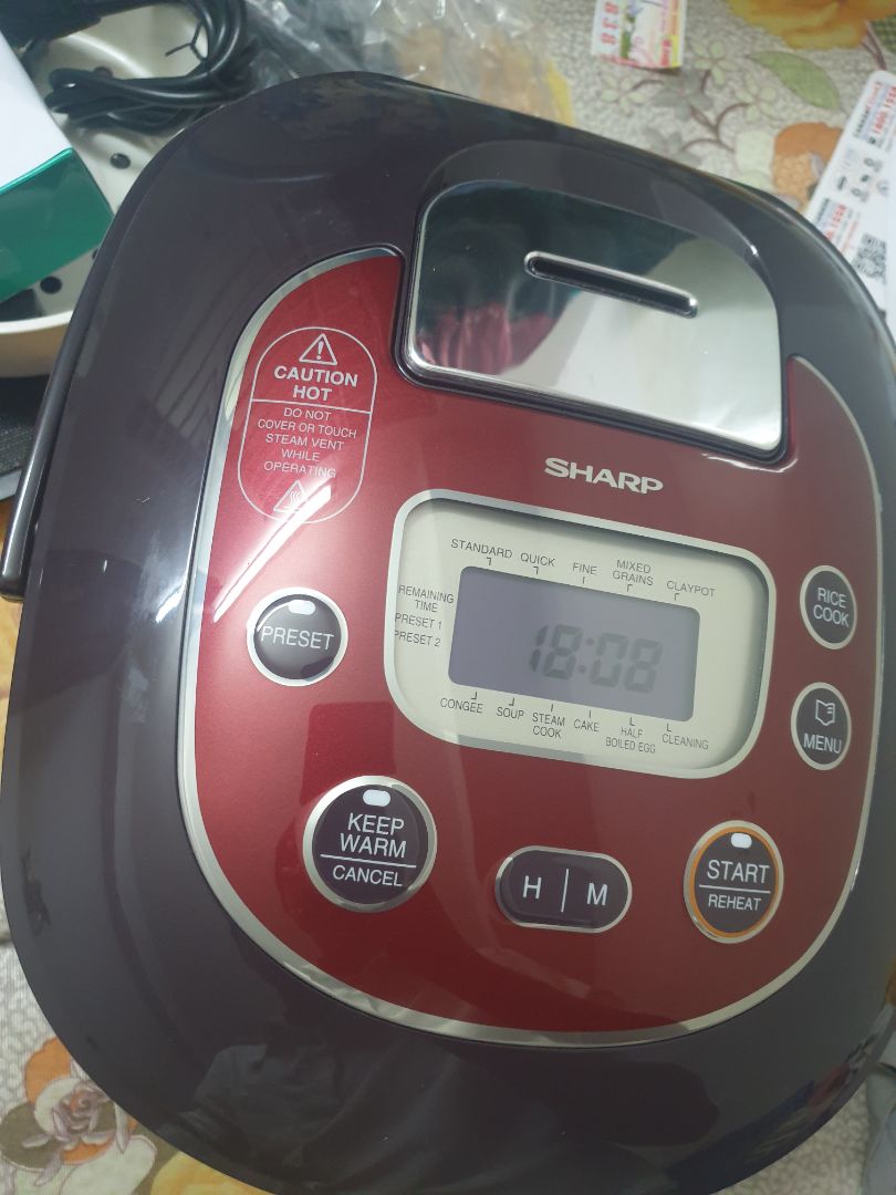 Điểm trừ: Người Bán Giao không đúng màu khách đặt, tự chuyển màu khác không báo trước để khách đồng thuận, chỉ gửi kèm lời xin lỗi trong thùng.
Điểm Cộng: đóng gói tốt, hàng khá chắc chắn
Sản phẩm:Chưa đánh giá chất lượng vì chưa dùng thử.