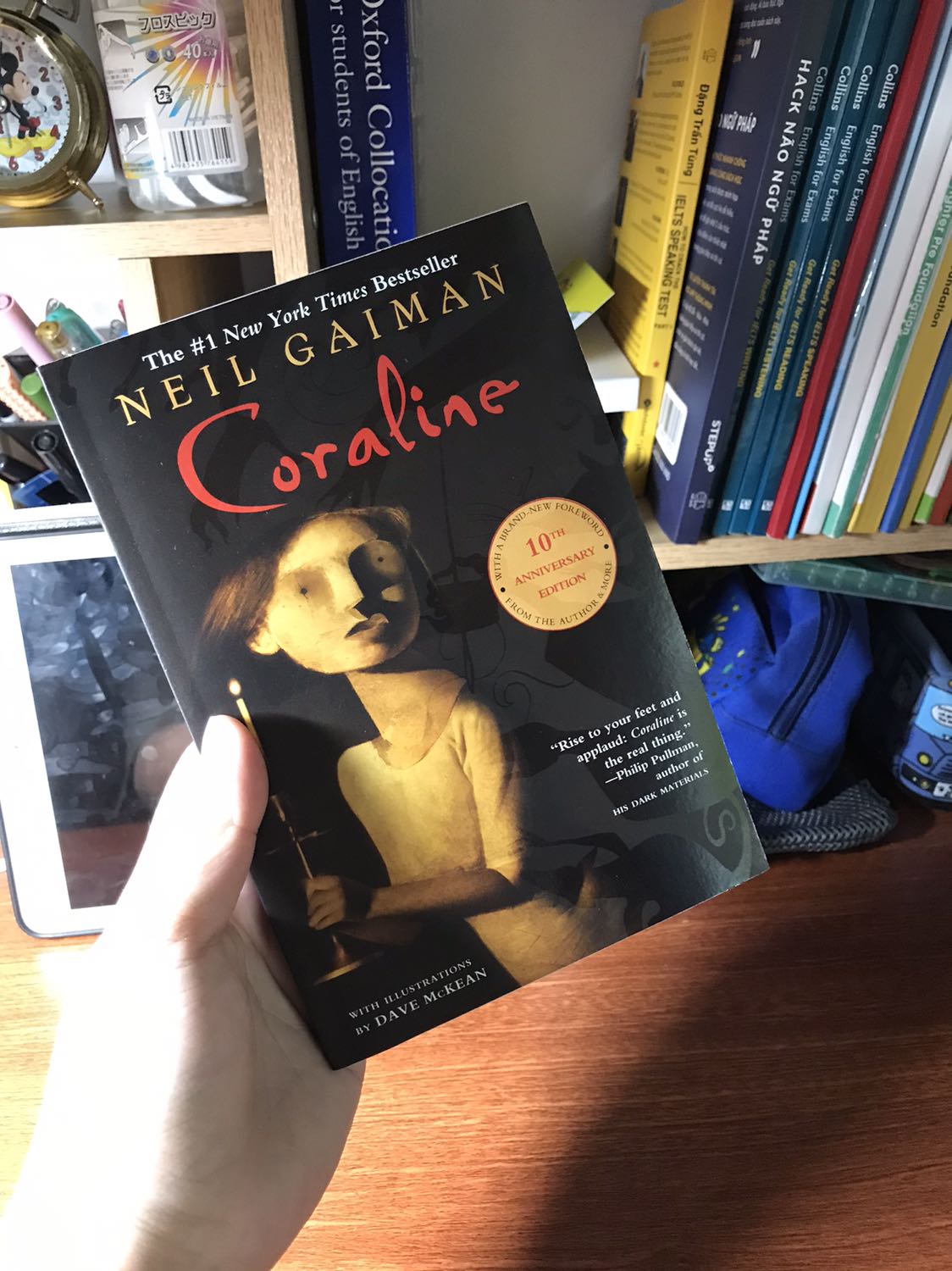 Tiki giao hàng nhanh, nhân viên giao hàng dễ thương. Sách thì mình mới đọc 2 chương thôi nhưng nội dung rất hay, đọc cũng rất dễ hiểu, rất giúp ích cho những bạn học tiếng anh như mình.