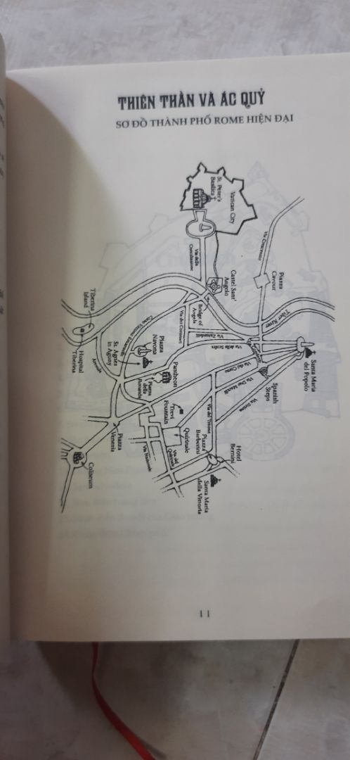fahasa giao hàng rất nhanh và luôn đóng hàng rất cẩn thận, sách được nằm cùng với 1 lớp xốp để bảo đảm trong khâu vận chuyển
về nội dung thì đây là cuốn tiểu thuyết xuất sắc của dan brown, có lẽ chỉ sau Mật mã da vinci, tình tiết gay cấn và rất cuốn hút
khổ chữ to, rất dễ đọc, giấy vàng k lo mỏi mất
mua được với giảm sale nên rất ưng