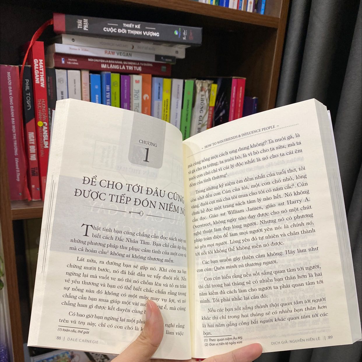 Đúng quả thật đây là một trong những cuốn sách cơ bản trong thuật đối nhân xử thế trong cuộc sống hằng ngày để chúng ta có thể đạt được đắc nhân tâm giúp cuộc sống chúng ta ngày càng thăng hoa và được lòng mọi người vừa đảm bảo công việc phát triển vừa đảm bảo một cuộc sống được mọi người quý mến, sách rất hay