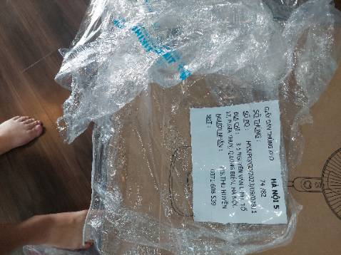 Giao hàng thiếu ốc vít bắt chân đế, thiếu điều khiển.