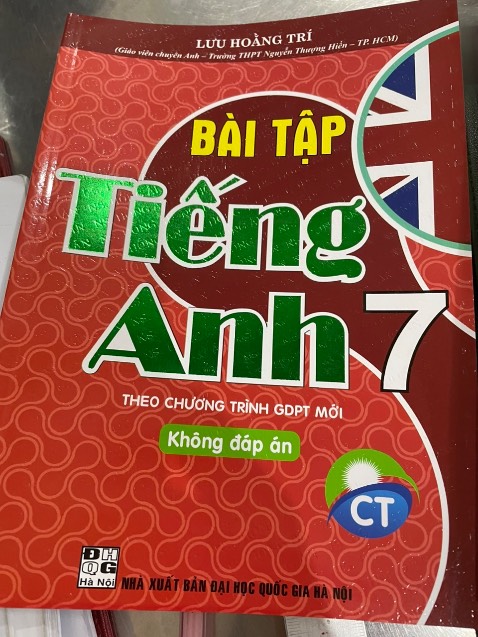 Sách hay, phù hợp vói nội dung học của học sinh 7, ngữ pháp và cấu trúc bài sâu sắc, tốt