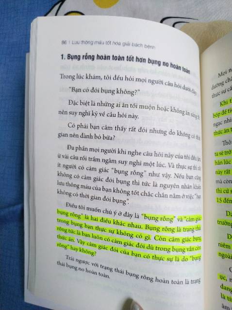 Quyển này đọc cực kỳ hay, mình đang đọc những phần cuối của sách. Sách nói về vấn đề lưu thông máu, các tình trạng sức khoẻ, biểu hiện được tác giả liệt kê chi tiết, dễ hiểu từ kinh nghiệm quan sát, theo dõi và chữa bệnh của ông, đặc biệt với chị em phụ nữ và rút ra kết luận hầu như những vấn đề ta đang gặp phải ở thời hiện đại hoá này đều bắt nguồn từ lưu thông máu, nhất là chị em phụ nữ và khi mình đọc mình thấy vấn đề sức khoẻ của mình ở trong đó. 

Sách thật sự hay và đáng đọc và các bạn nên mua kèm cuốn "Phương pháp ăn uống cải thiện lưu thông máu" của cùng tác giả để tham khảo và điều chỉnh chế độ ăn của mình giúp cải thiện sức khoẻ nhé!