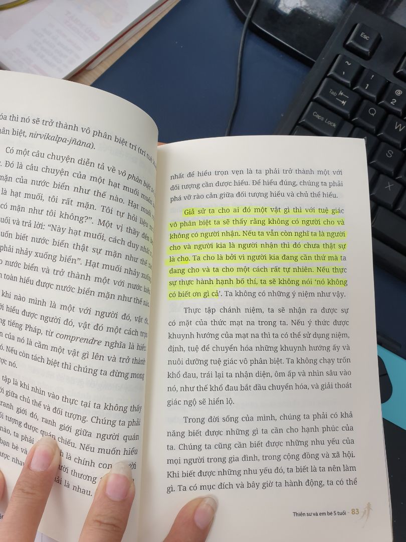 sách đẹp chất lượng. về nội dung thì cảm nhận cá nhân là: sách của tác giả Thích Nhất Hạnh có nhiều điều giống nhau, nội dung lặp đi lặp lại trong các quyển nhưng những điều tốt đẹp đó đọc càng nhiều cũng như chúng ta càng thấm, càng suy ngẫm, càng thực tập thì càng tốt nên mỗi ngày đọc vài trang trong các quyển ấy là thấy nhẹ nhõm để bắt đầu 1 ngày mới.
