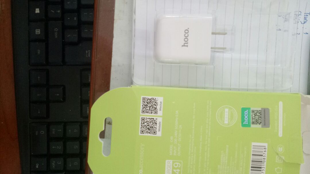 shop ko biết làm ăn kiểu gì?  giao cho khách ko có cáp sạc. đổi trả lần 2 cũng ko có. thời gian đặt hàng đến đổi trả lần 2 đến gần 2 tuần. bây giờ đổi trả cho đến bao giờ mới có cho khách. quá chán,  trên cả sự bực mình