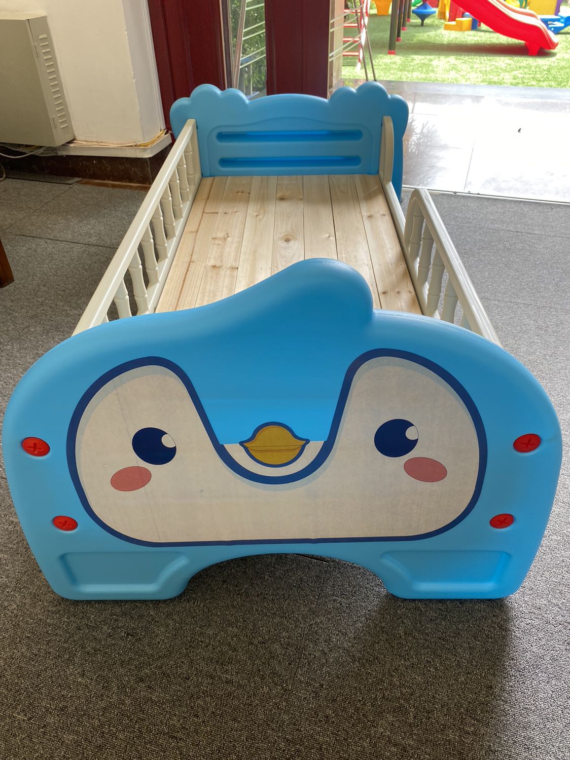 Sản phẩm đẹp, giao hàng nhanh hơn dự kiến nhiều, màu cũng đẹp, lắp ghép dễ dàng. Mình rất hài lòng về sản phẩm