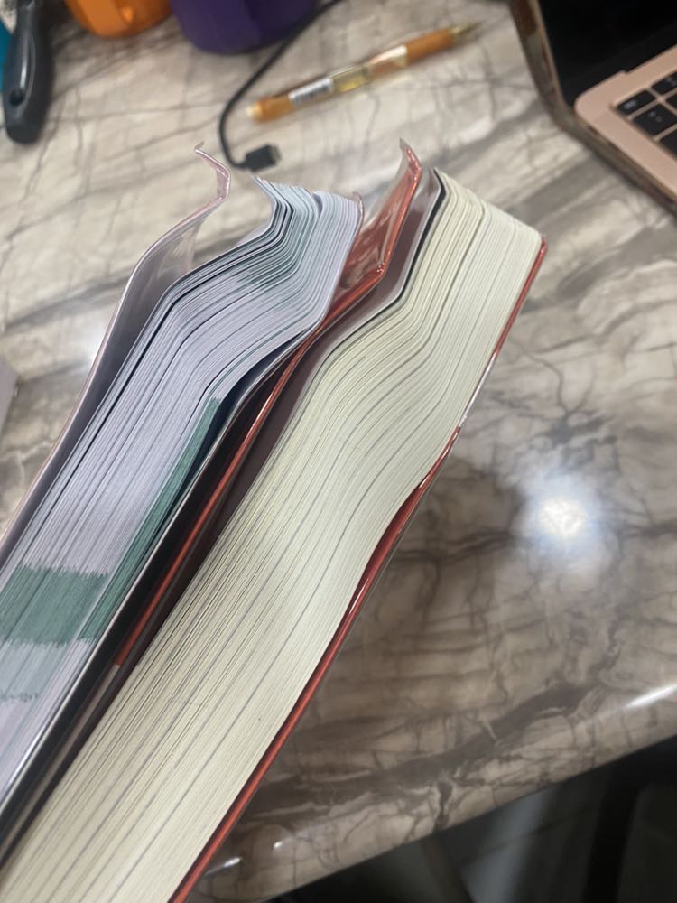 Lần cuối cùng mua hàng trên tiki. Nhận đống sách về nhìn chán k buồn nói. Quăng luôn, ra hiệu sách mua lại dù tốn kém nhưng đỡ hơn ôm một đống sách nhăn nhúm gãy nhàu như thế này