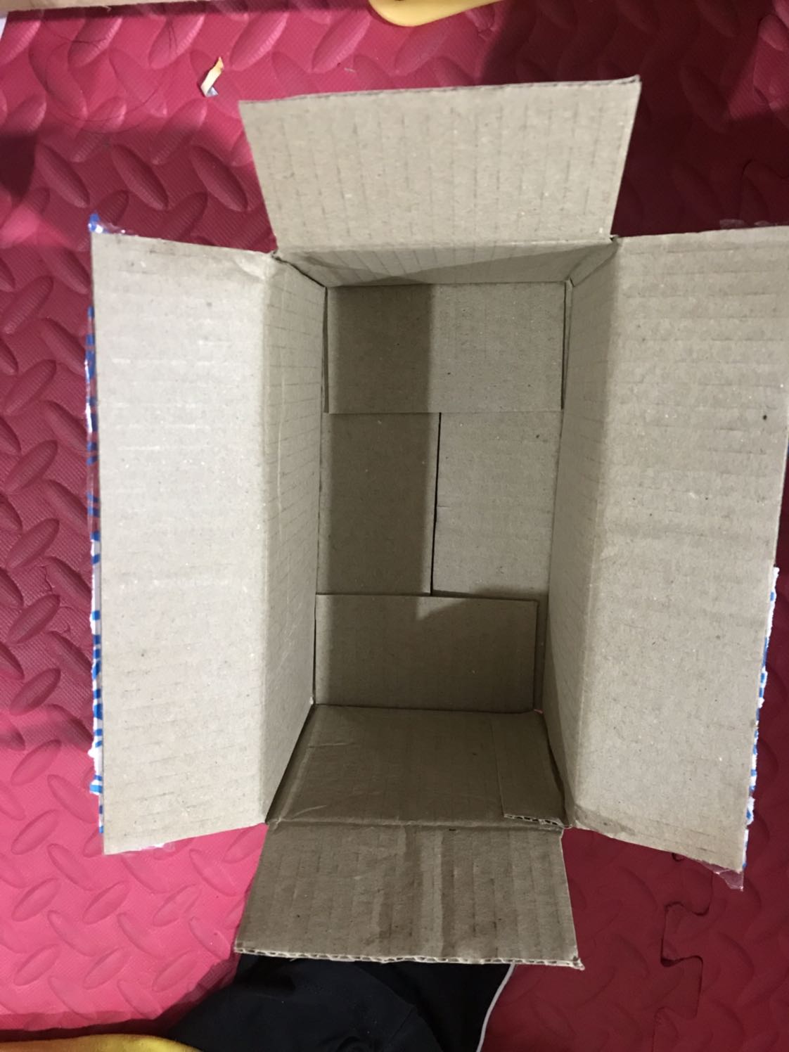 Hộp đựng hàng không có gì để chống va đập, chưa nhận hàng nhân viên đã gọi tra hỏi có nhận hàng không để gửi, không nhận thì không gửi nữa đỡ mất phí ship??? Trong khi người mua là tôi đã thanh toán phí ship. Chưa bao giờ thấy nhân viên gọi tra hỏi kiểu hách dịch khó chịu như vậy. Không bao giờ mua lại sản phẩm của shop Hộp đựng hàng không có gì để chống va đập, chưa nhận hàng nhân viên đã gọi tra hỏi có nhận hàng không để gửi, không nhận thì không gửi nữa đỡ mất phí ship??? Trong khi người mua là tôi đã thanh toán phí ship. Chưa bao giờ thấy nhân viên gọi tra hỏi kiểu hách dịch khó chịu như vậy. Không bao giờ mua lại sản phẩm của shop