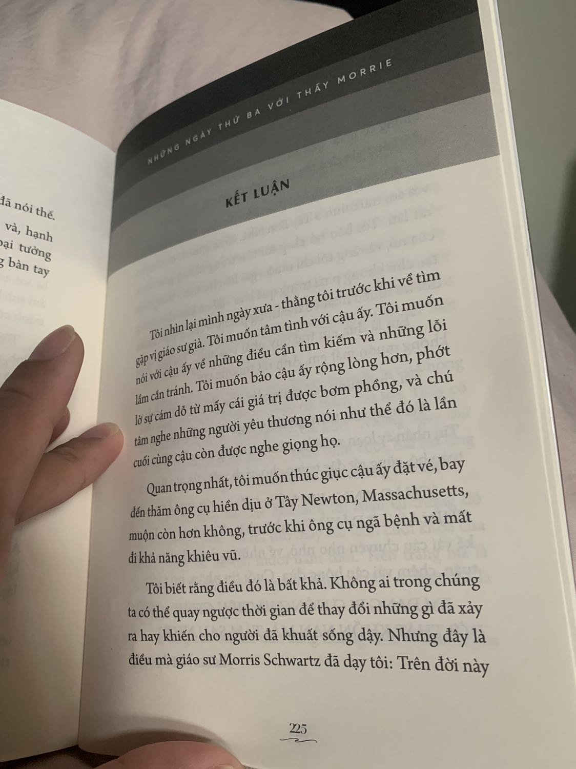 sách rất hay. 
"cho đi chính là sống" và dạy về sự quan trọng của tình yêu thương