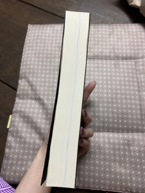 Đây là một trong những quyển sách về vũ trụ mình khá tâm đắc, tác giả đã nói về vũ trụ bằng những ngôn từ trữ tình khiến người đọc cảm thấy hứng thú và gần gũi. 
Tiki giao hàng rất nhanh, mình đặt hôm T4 mà thứ T5 đã nhận được hàng rồi.