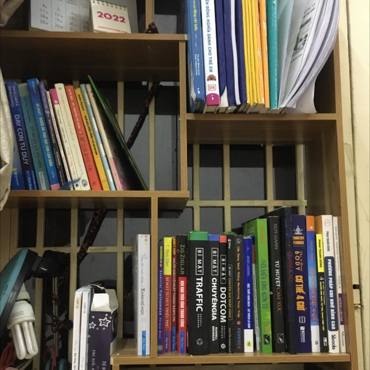 Nhận sách mà hài lòng lắm, fahasa luôn có bao nilon bọc bên ngoài, sách thật nên nhiều nănh luợng!