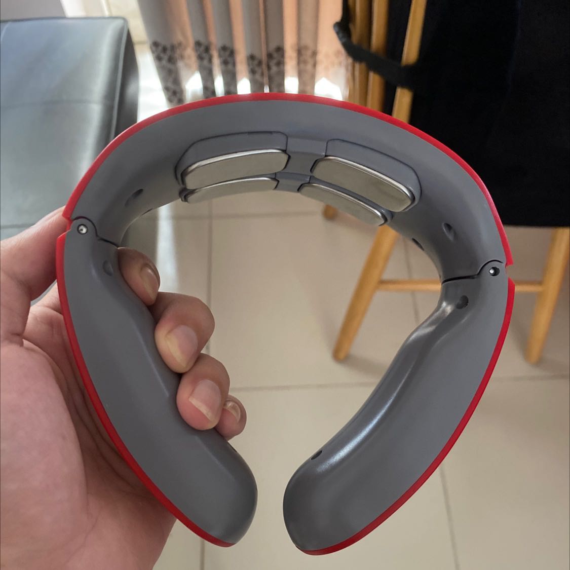 mình là nhân viên văn phòng, ngồi máy tính nhiều nên hay bị mỏi cổ vai gáy, do bận nên ko đi châm cứu được, máy này là 1 sự lựa chọn ổn