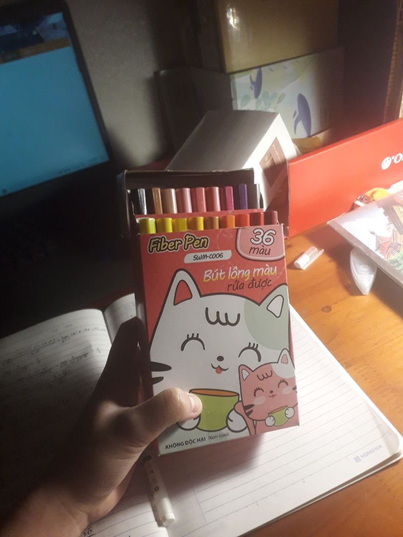 Xịn lém ắ mụi ngừi. Màu về nguyên vẹn, vỏ hộp bị bóp méo nma mình không cần dùng nên kệ nó thôi, bút mới tinh thích lắm. Hàng sold out mà không vui mới lạ ắ 😏 Hôm mình kiếm khắp nơi mà chẳng đâu bán, may mắn săn sale trên Tiki thì có, tr ơi nó sướng. Xịn lém ắ mụi ngừi. Màu về nguyên vẹn, vỏ hộp bị bóp méo nma mình không cần dùng nên kệ nó thôi, bút mới tinh thích lắm. Hàng sold out mà không vui mới lạ ắ 😏 Hôm mình kiếm khắp nơi mà chẳng đâu bán, may mắn săn sale trên Tiki thì có, tr ơi nó sướng.