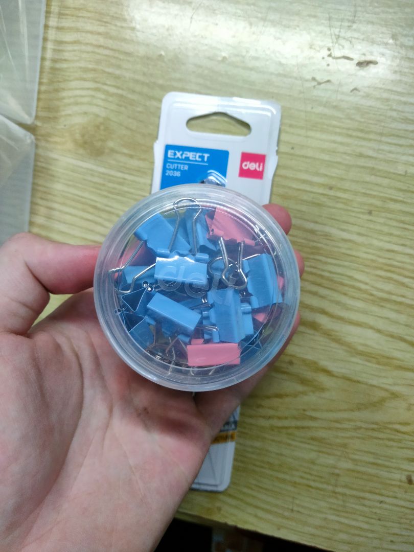 Giao hàng sớm, đúng mô tả. 
Hộp nhựa dày, hơi mềm xíu nhưng nắp vặn nên vẫn chắc chắn, không như loại nắp đậy lỡ làm rơi là đổ tùm lum.